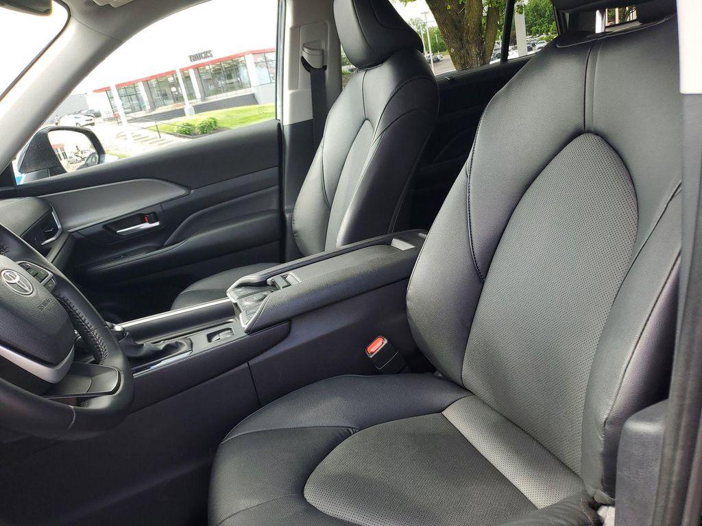 used 2025 Toyota Grand Highlander car, priced at $45,940