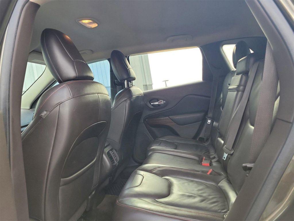 used 2015 Jeep Cherokee car, priced at $6,550