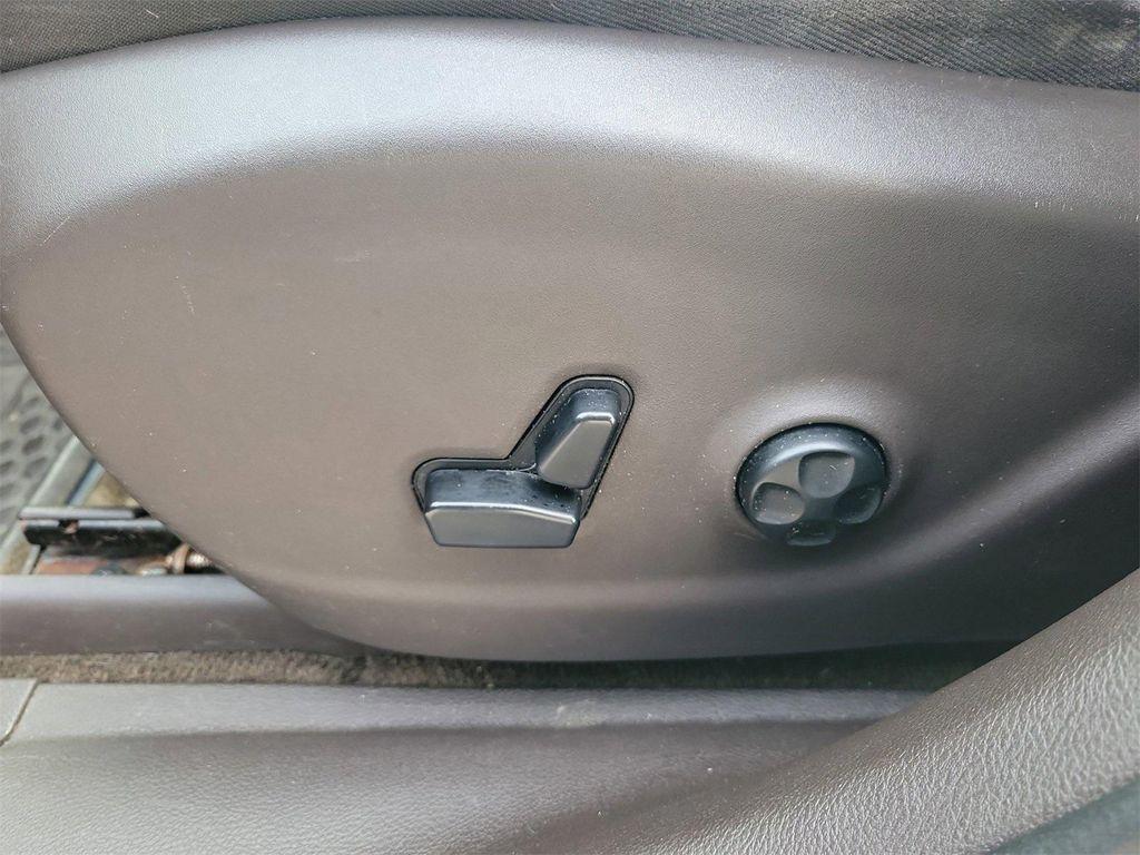 used 2015 Jeep Cherokee car, priced at $6,550