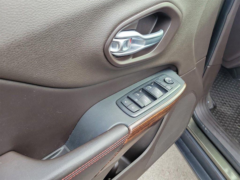 used 2015 Jeep Cherokee car, priced at $6,550