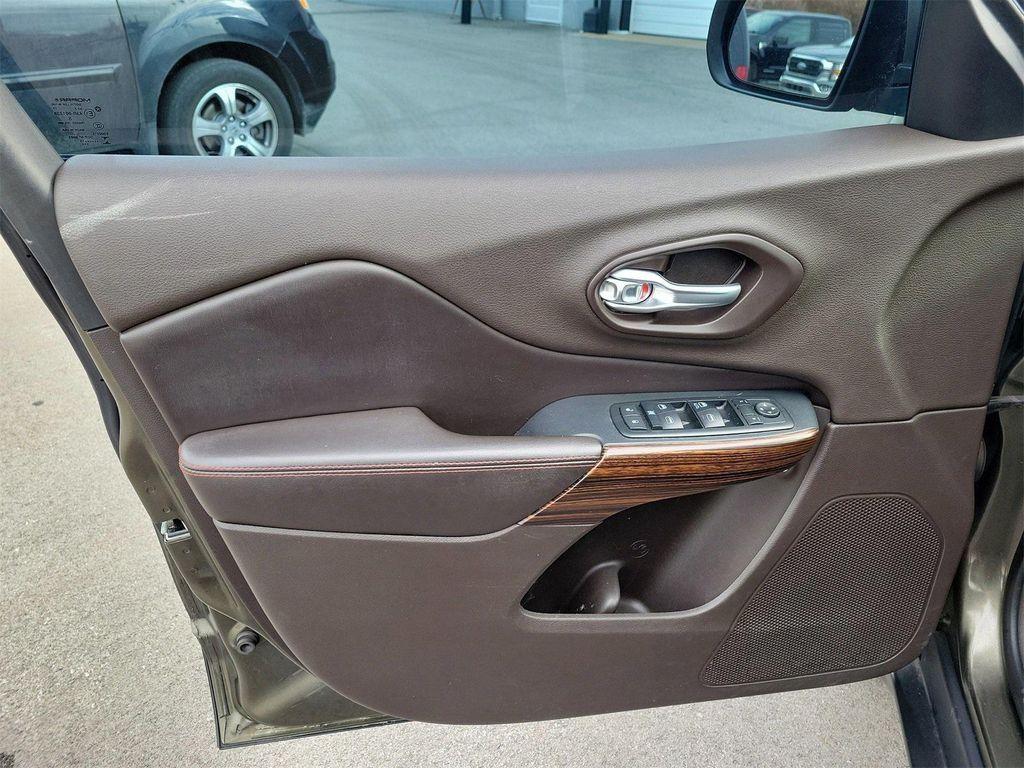 used 2015 Jeep Cherokee car, priced at $6,550