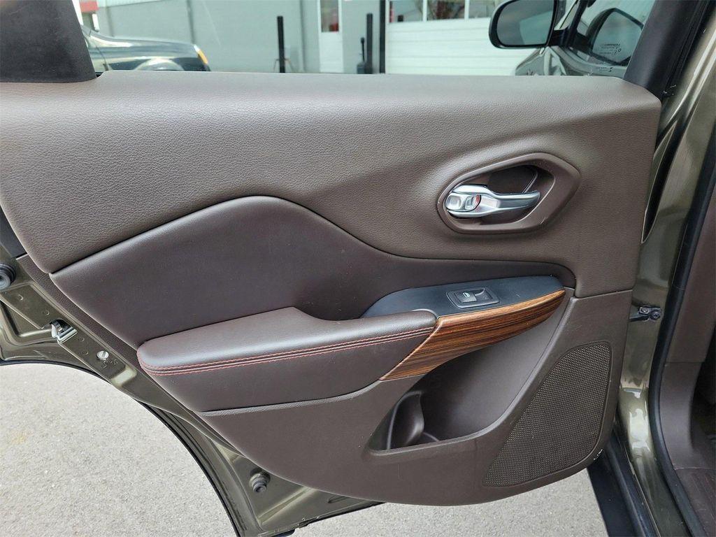 used 2015 Jeep Cherokee car, priced at $6,550