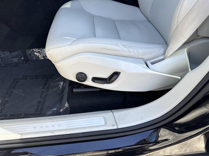 used 2023 Volvo XC60 car, priced at $25,888