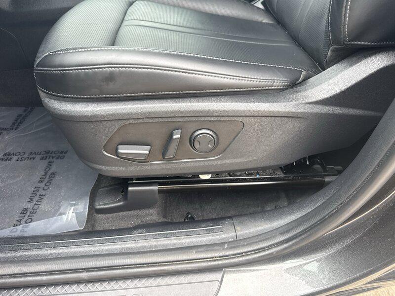 used 2025 Kia Sorento Hybrid car, priced at $27,888