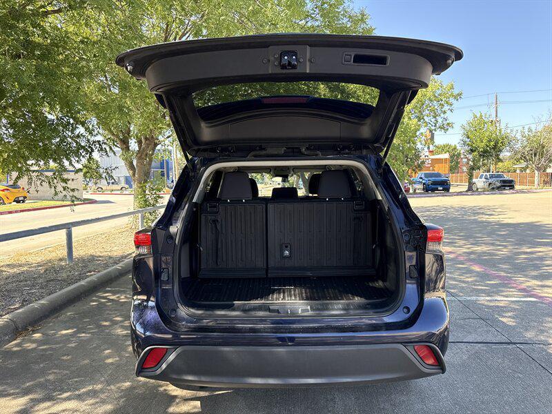used 2023 Toyota Highlander car, priced at $29,888
