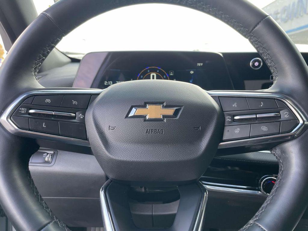 used 2025 Chevrolet Equinox car, priced at $25,995