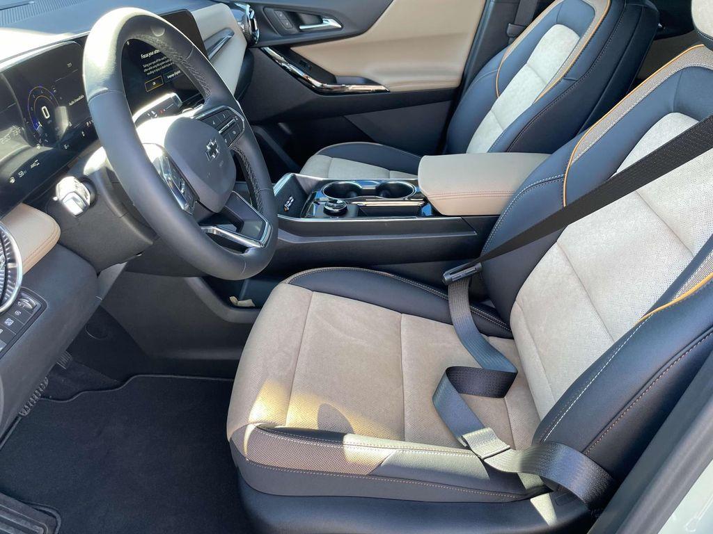 new 2026 Chevrolet Equinox car, priced at $39,290