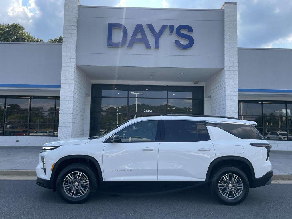 used 2025 Chevrolet Traverse car, priced at $35,700