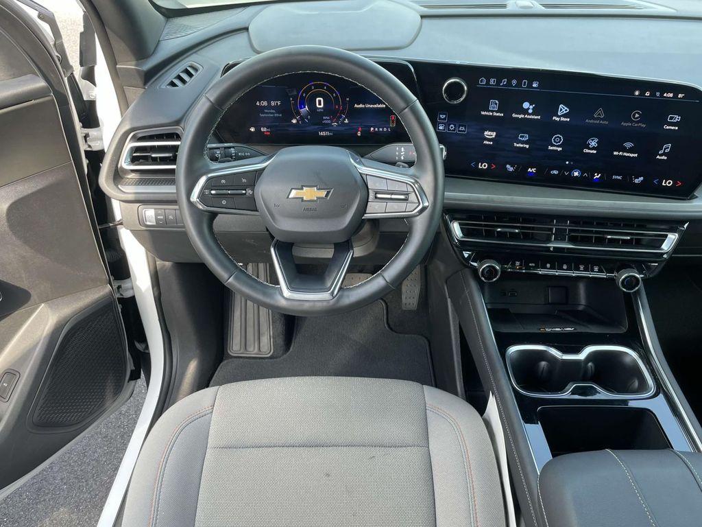 used 2025 Chevrolet Traverse car, priced at $35,700