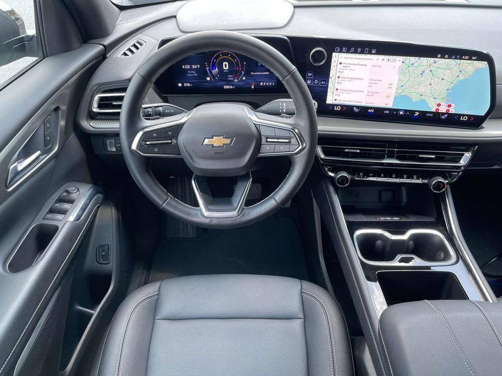 used 2025 Chevrolet Traverse car, priced at $38,400