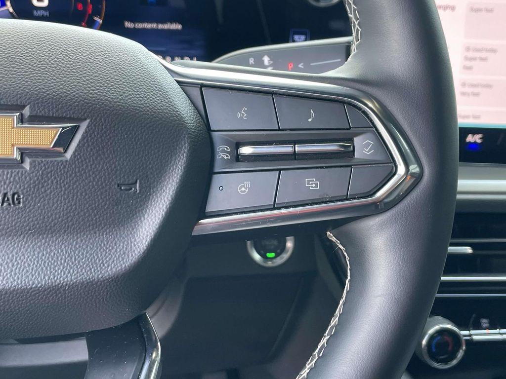 used 2025 Chevrolet Traverse car, priced at $38,400