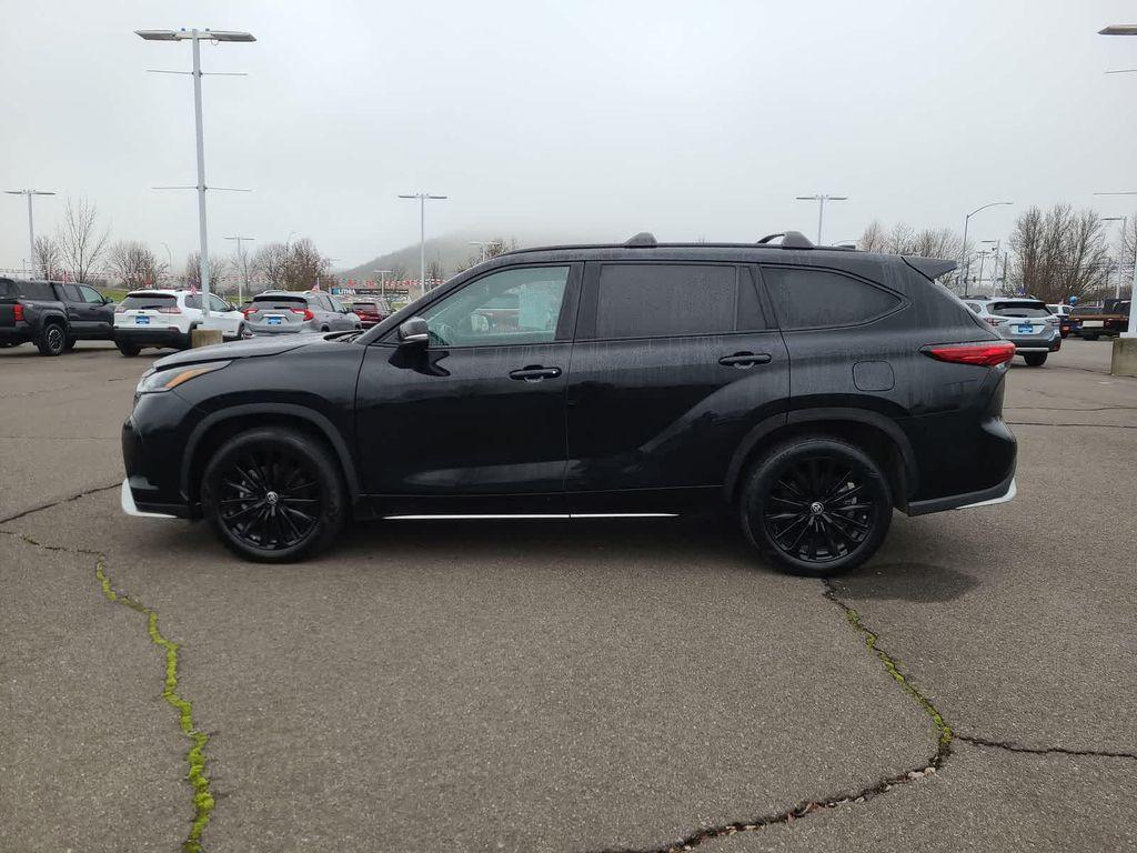 used 2023 Toyota Highlander car, priced at $35,998