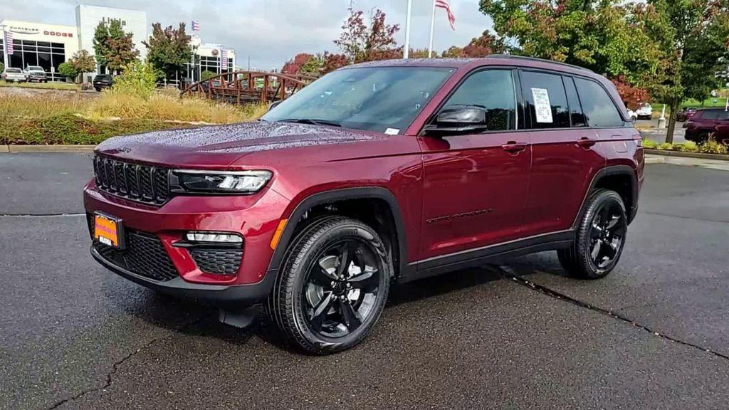 new 2025 Jeep Grand Cherokee car, priced at $48,999