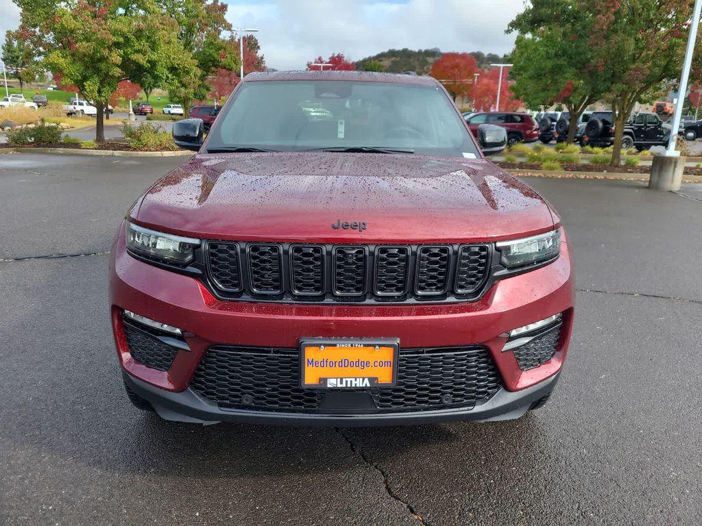 new 2025 Jeep Grand Cherokee car, priced at $48,999