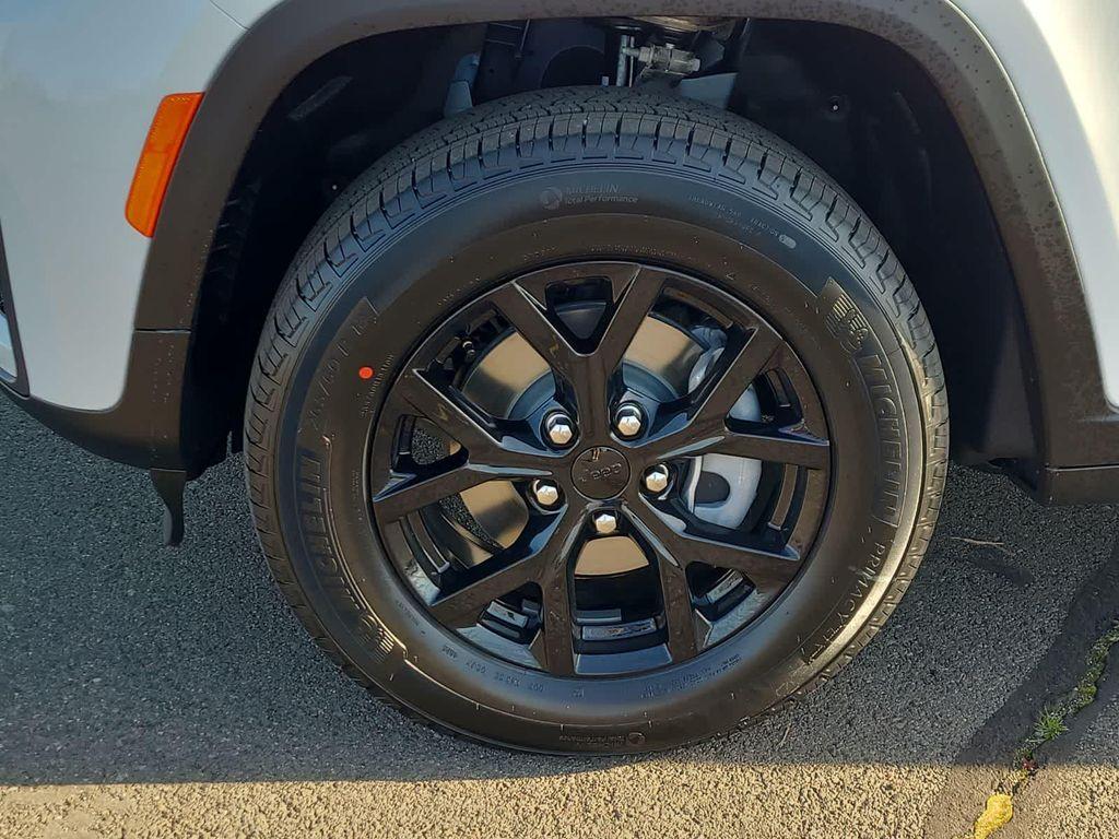 new 2026 Jeep Grand Cherokee car, priced at $48,925
