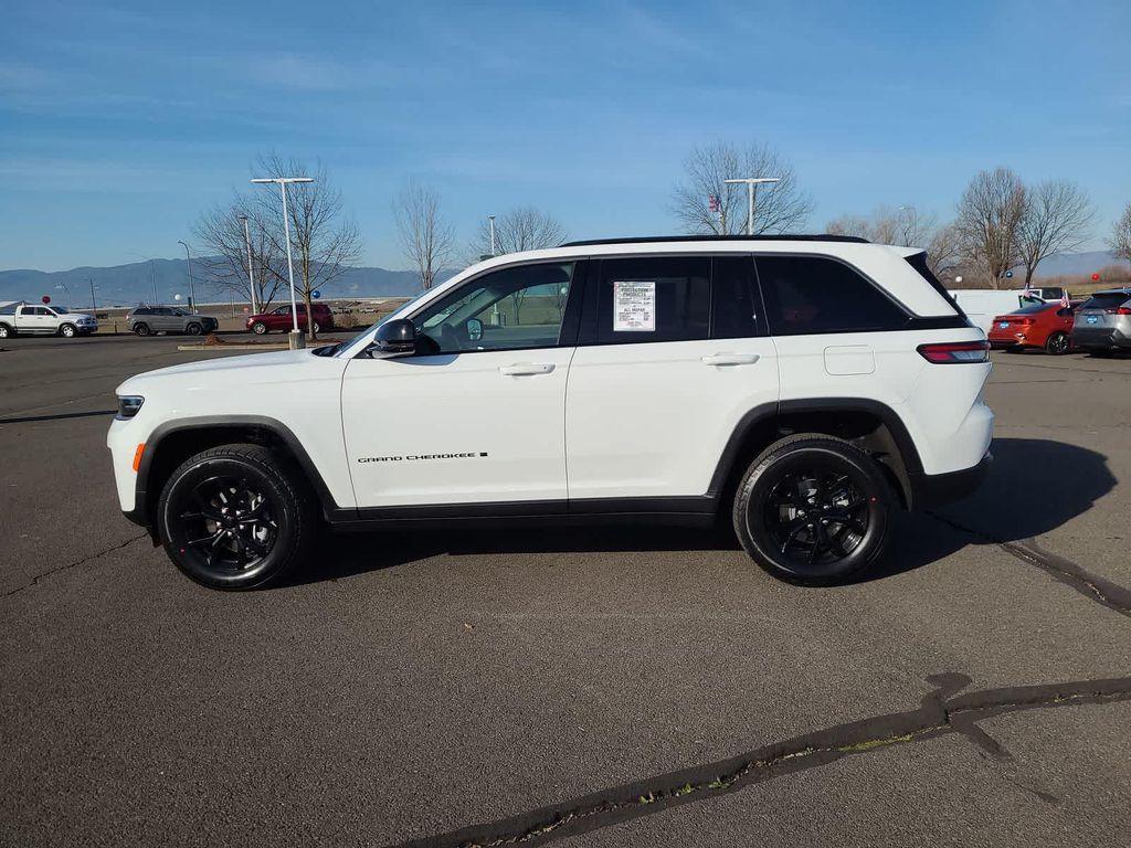 new 2026 Jeep Grand Cherokee car, priced at $48,925