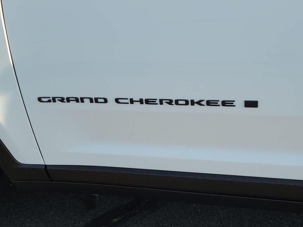 new 2026 Jeep Grand Cherokee car, priced at $48,925