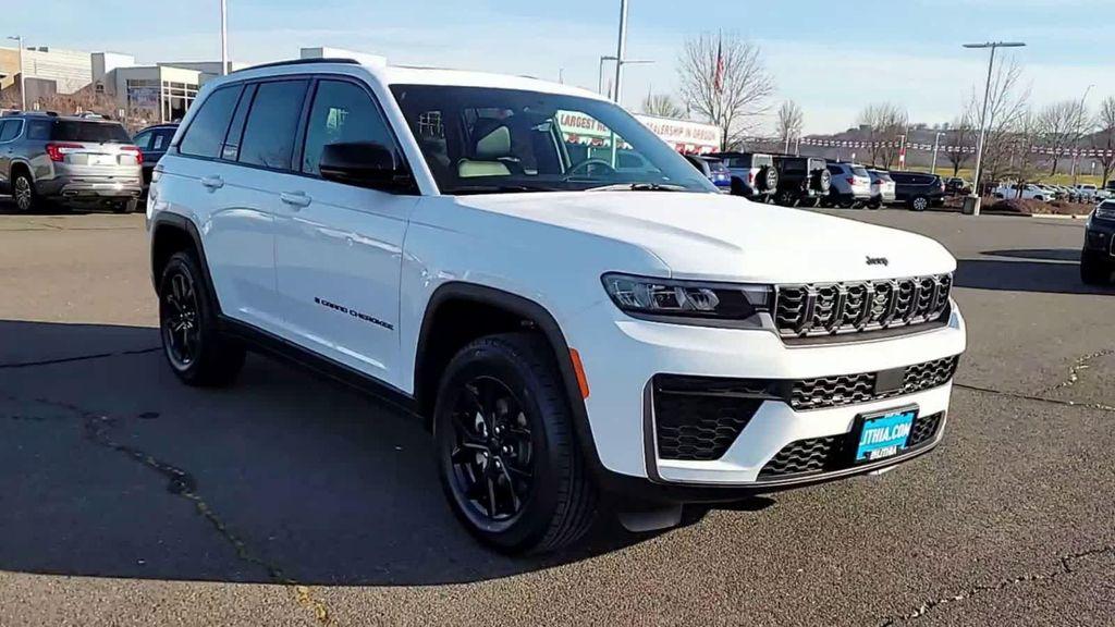 new 2026 Jeep Grand Cherokee car, priced at $48,925