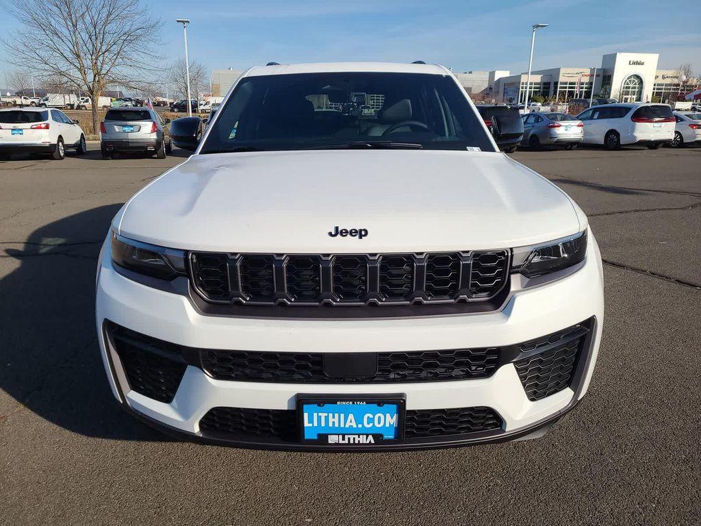 new 2026 Jeep Grand Cherokee car, priced at $48,925