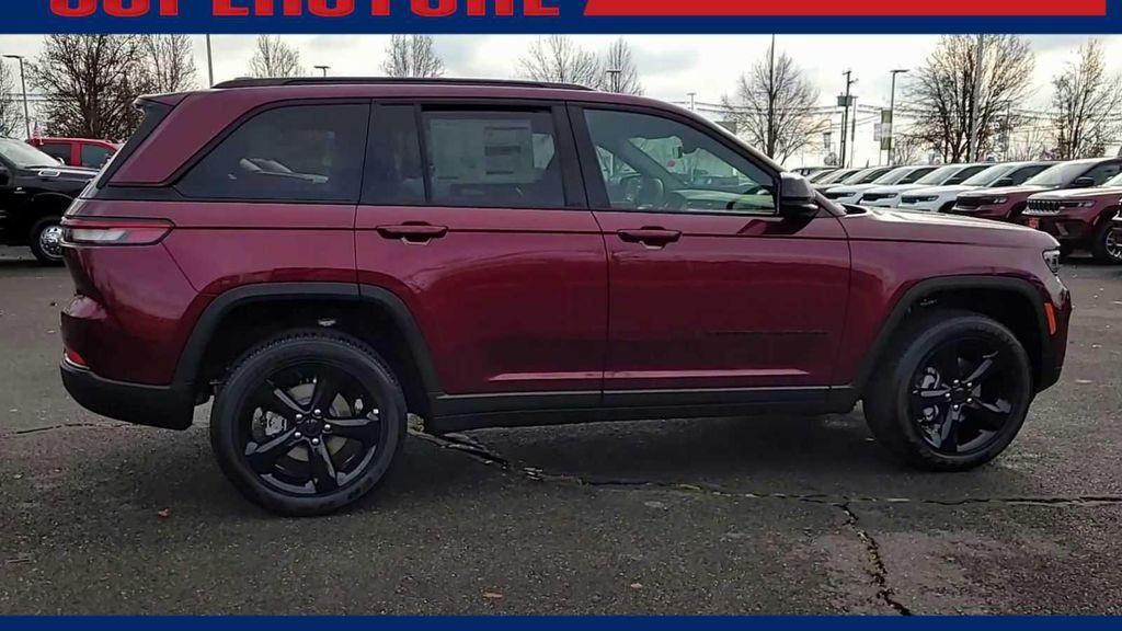 new 2025 Jeep Grand Cherokee car, priced at $39,249
