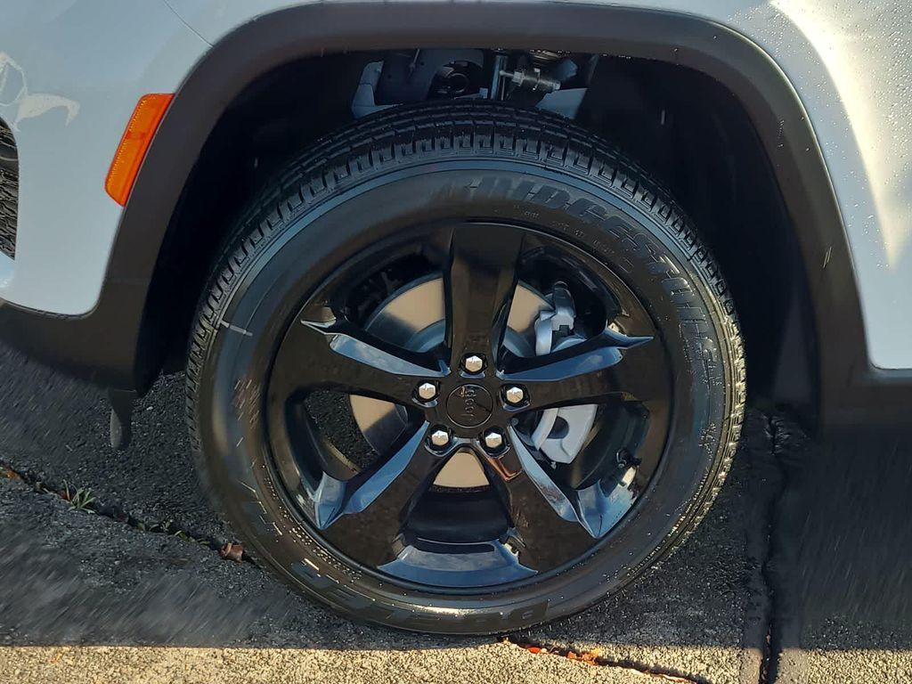 new 2025 Jeep Grand Cherokee car, priced at $35,999