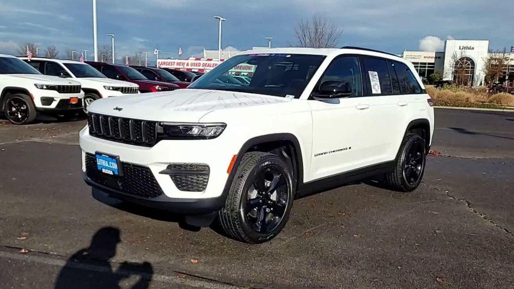 new 2025 Jeep Grand Cherokee car, priced at $35,999