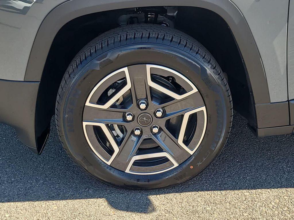 new 2026 Jeep Cherokee car, priced at $39,999