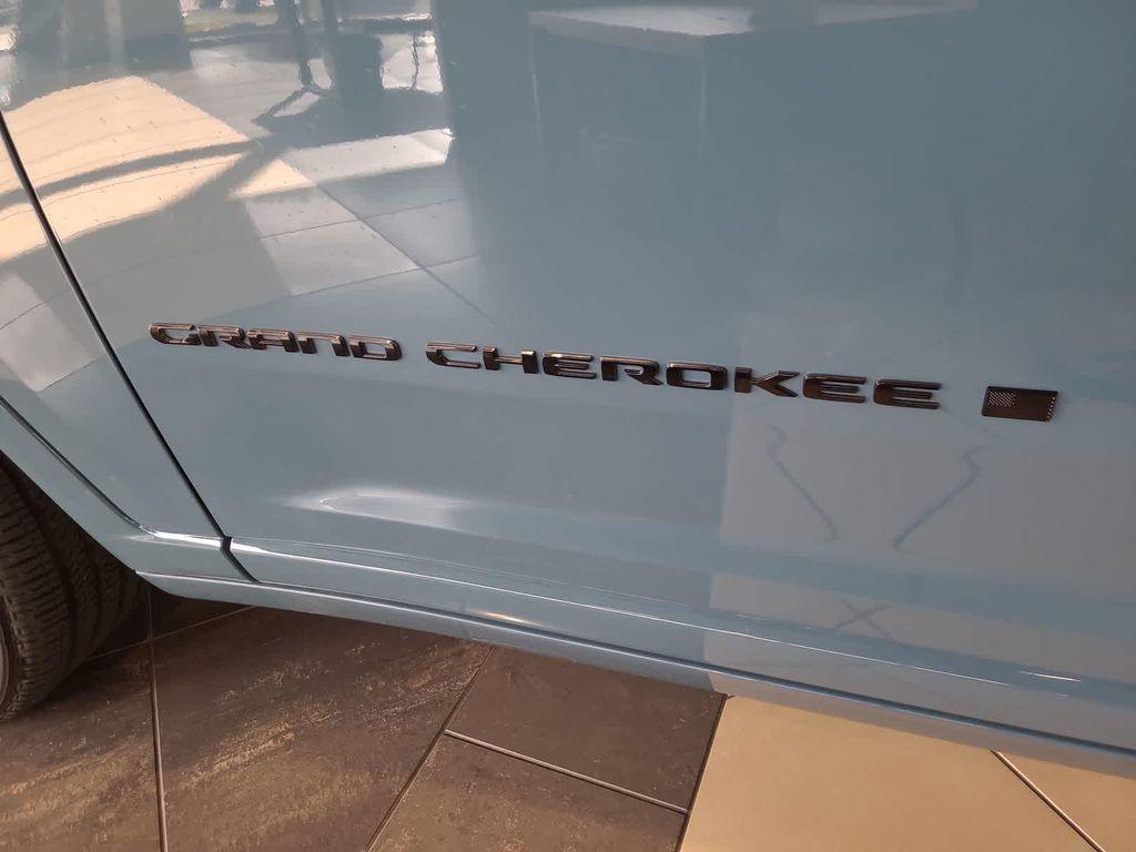 new 2026 Jeep Grand Cherokee car, priced at $53,980