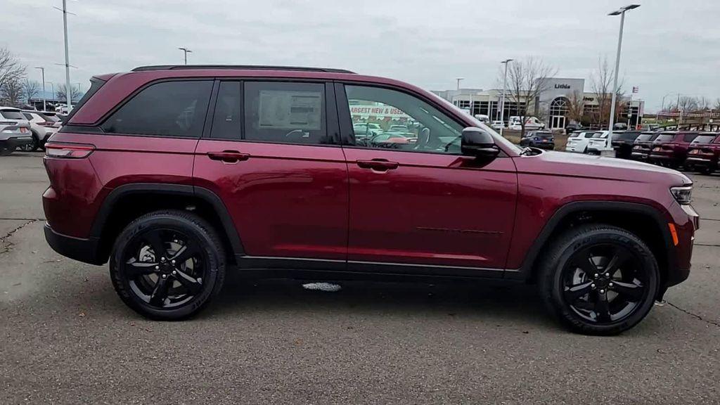 new 2025 Jeep Grand Cherokee car, priced at $39,999