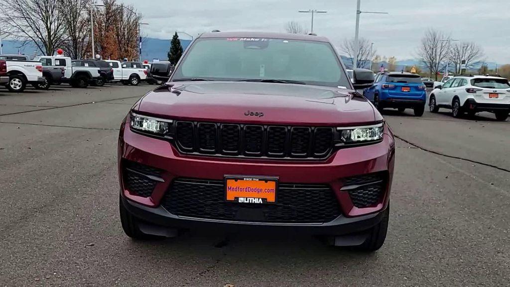new 2025 Jeep Grand Cherokee car, priced at $39,999