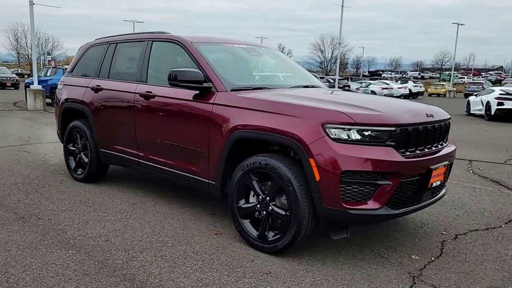 new 2025 Jeep Grand Cherokee car, priced at $39,999