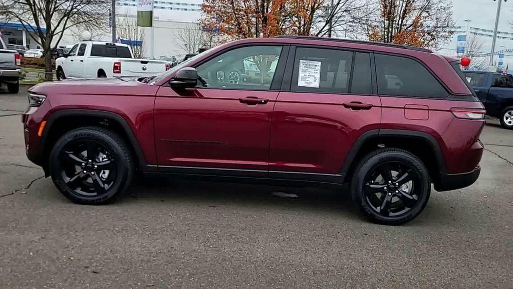 new 2025 Jeep Grand Cherokee car, priced at $39,999