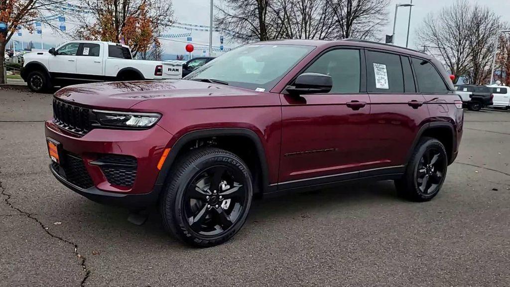 new 2025 Jeep Grand Cherokee car, priced at $39,999