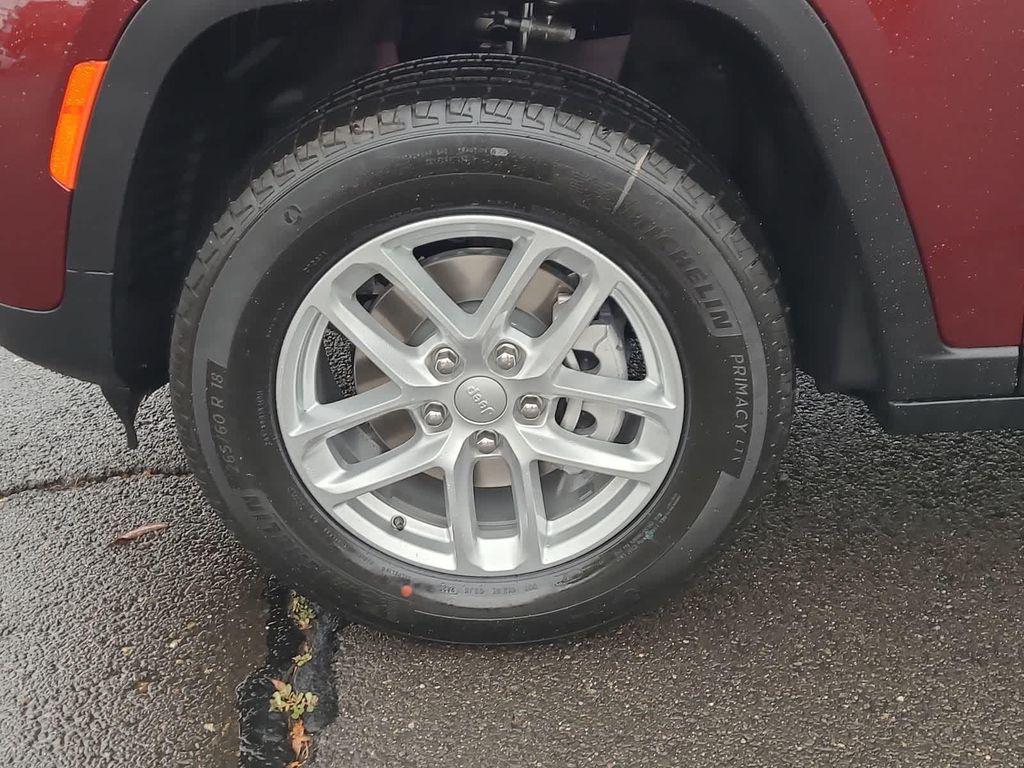 new 2025 Jeep Grand Cherokee car, priced at $32,999