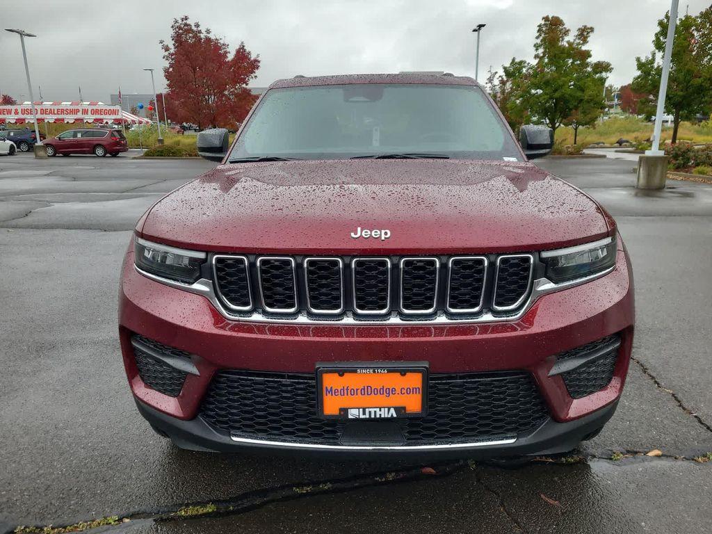 new 2025 Jeep Grand Cherokee car, priced at $32,999