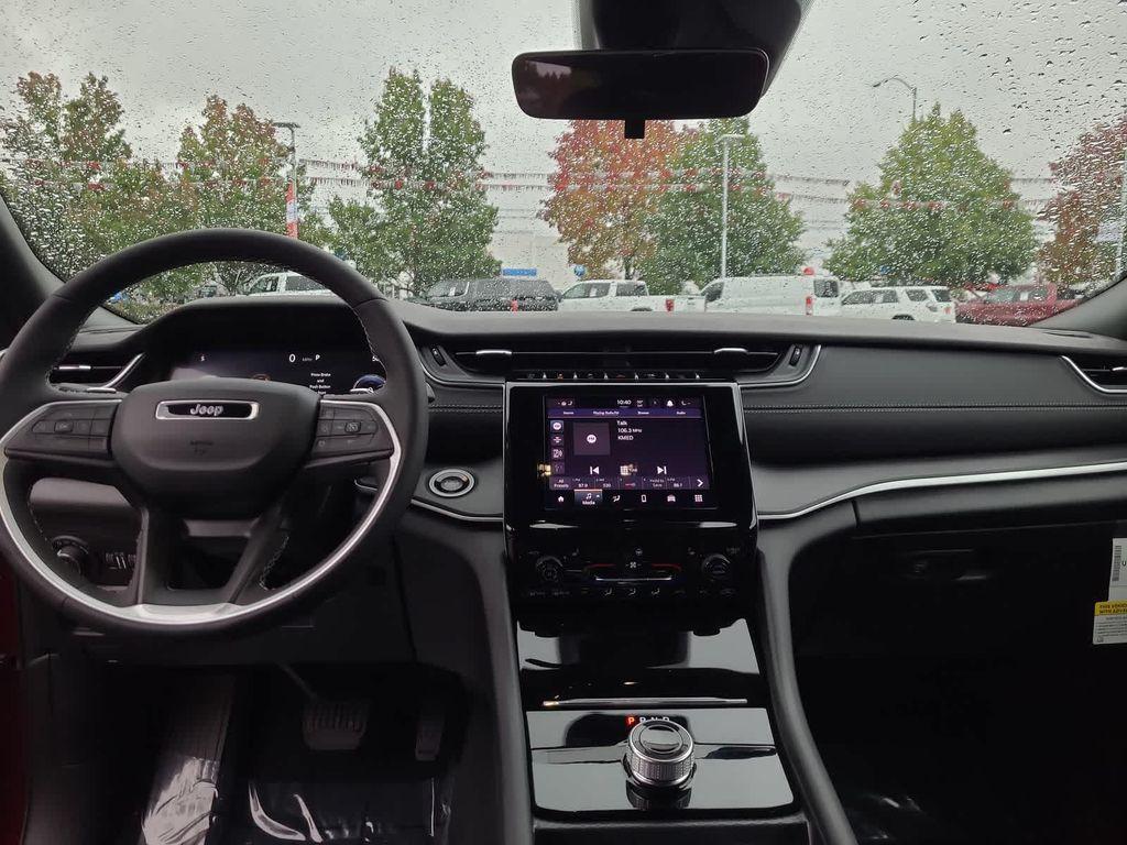 new 2025 Jeep Grand Cherokee car, priced at $32,999