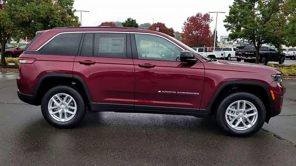 new 2025 Jeep Grand Cherokee car, priced at $32,999