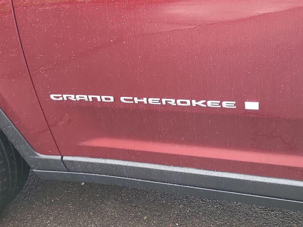 new 2025 Jeep Grand Cherokee car, priced at $32,999