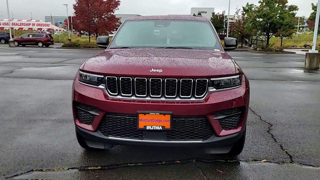 new 2025 Jeep Grand Cherokee car, priced at $32,999