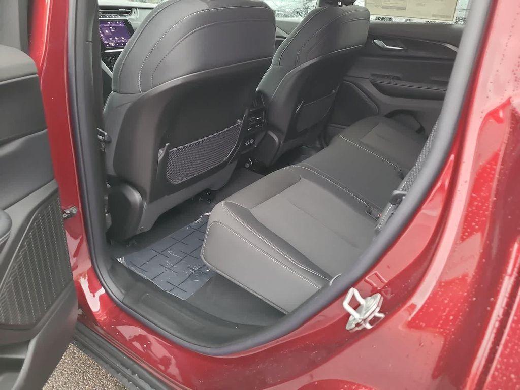 new 2025 Jeep Grand Cherokee car, priced at $32,999