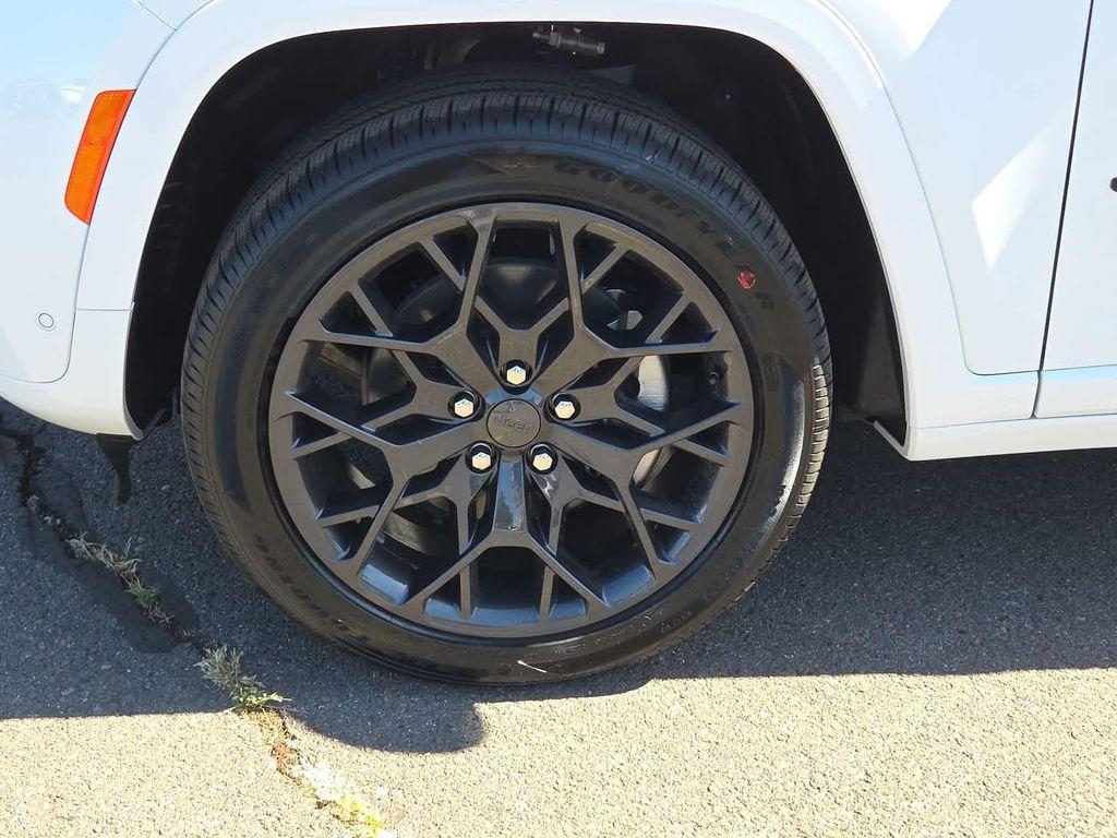 new 2026 Jeep Grand Cherokee L car, priced at $67,085