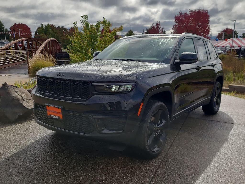 new 2025 Jeep Grand Cherokee car, priced at $39,999