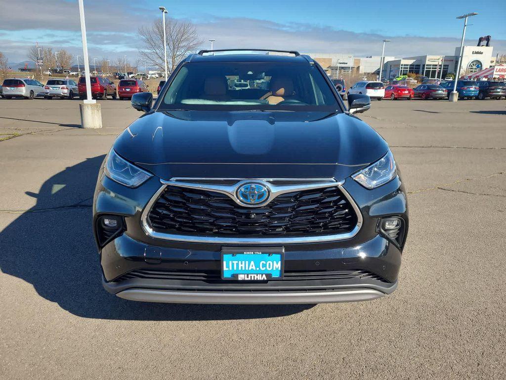 used 2024 Toyota Highlander Hybrid car, priced at $54,998