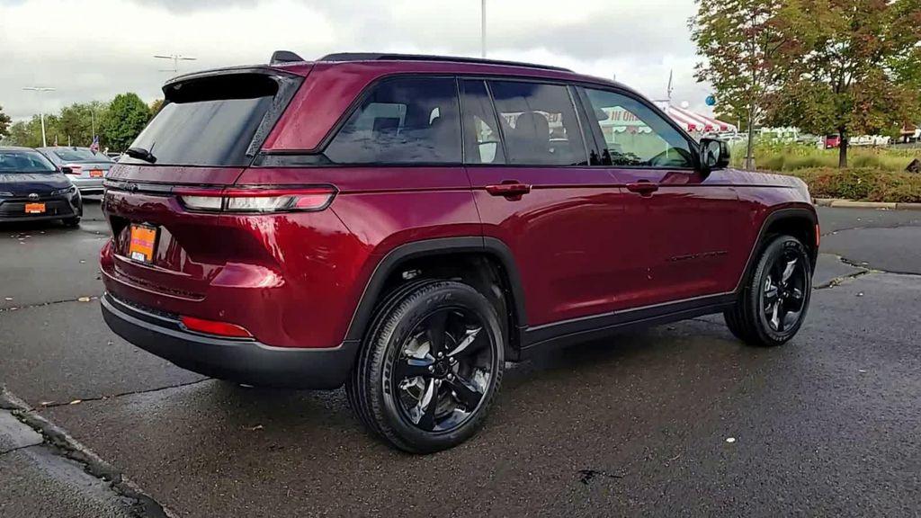 new 2025 Jeep Grand Cherokee car, priced at $37,999