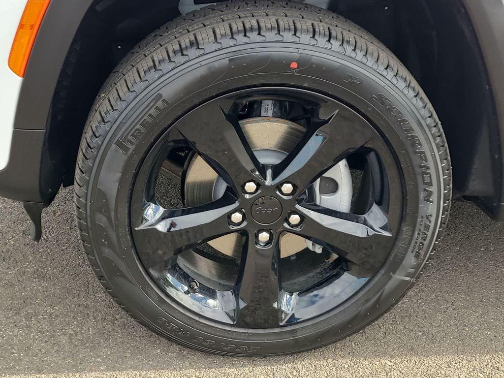 new 2026 Jeep Grand Cherokee car, priced at $45,999