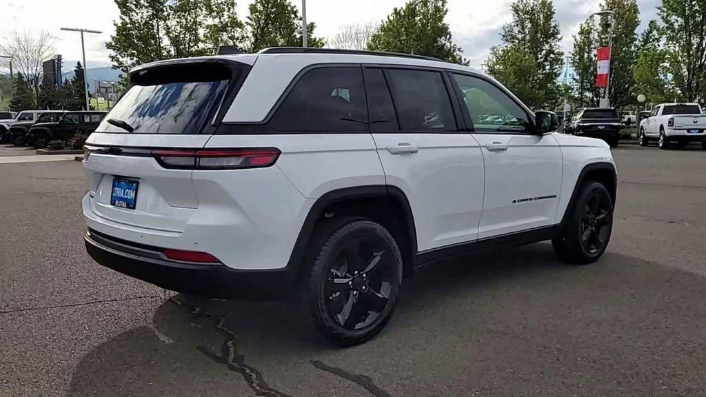 new 2026 Jeep Grand Cherokee car, priced at $45,999