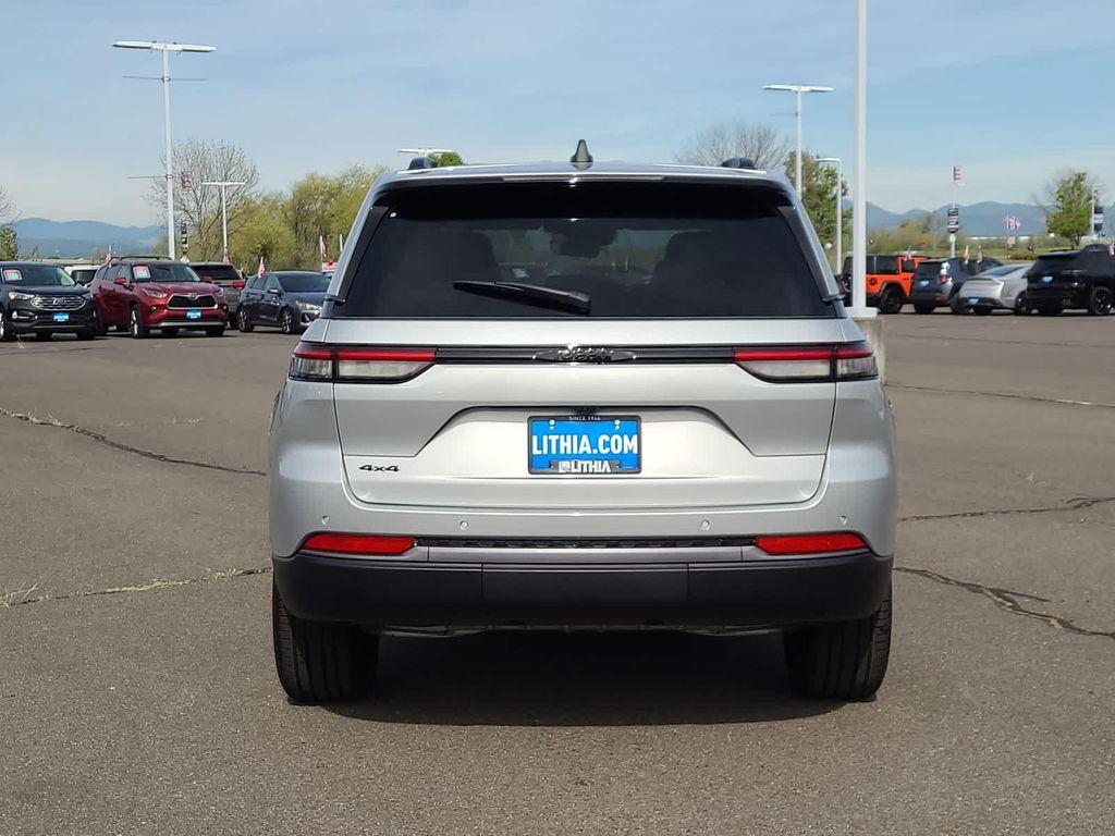 new 2026 Jeep Grand Cherokee car, priced at $45,999