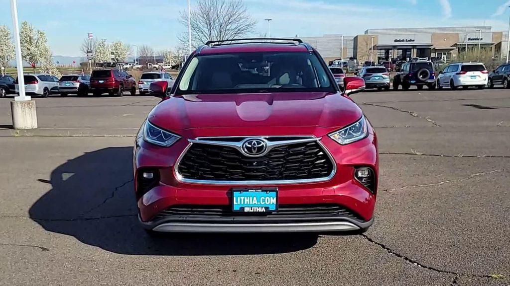 used 2022 Toyota Highlander car, priced at $36,998