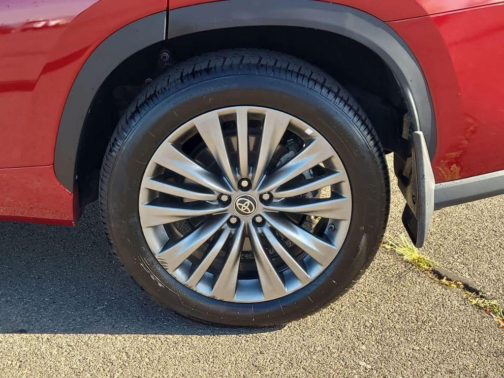 used 2022 Toyota Highlander car, priced at $36,998