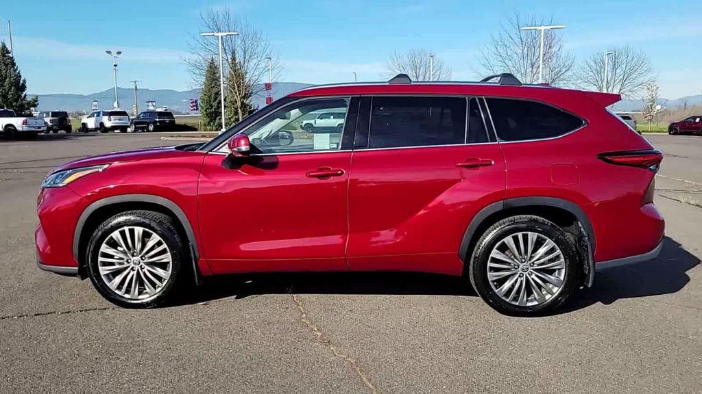 used 2022 Toyota Highlander car, priced at $36,998